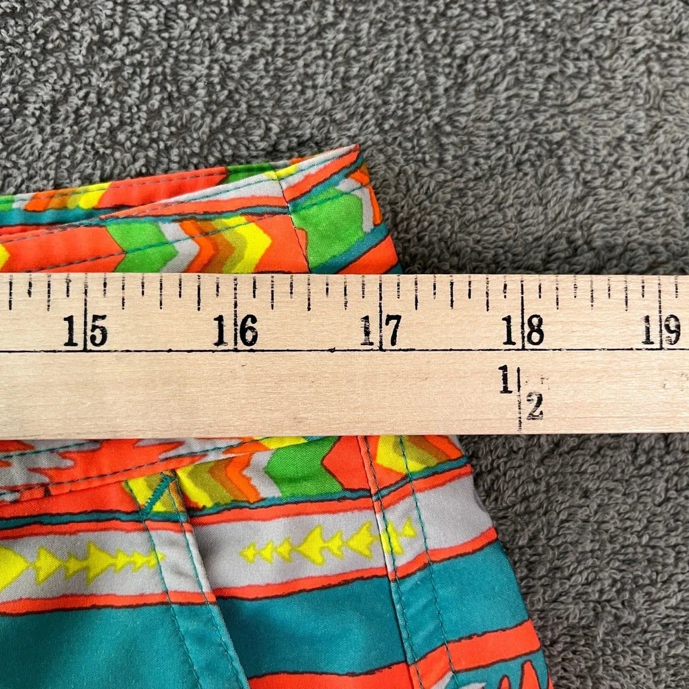 Chubbies Neon Aztec Hybrid Board Swim Shorts Mens Medium Multicolor Drawstring‎